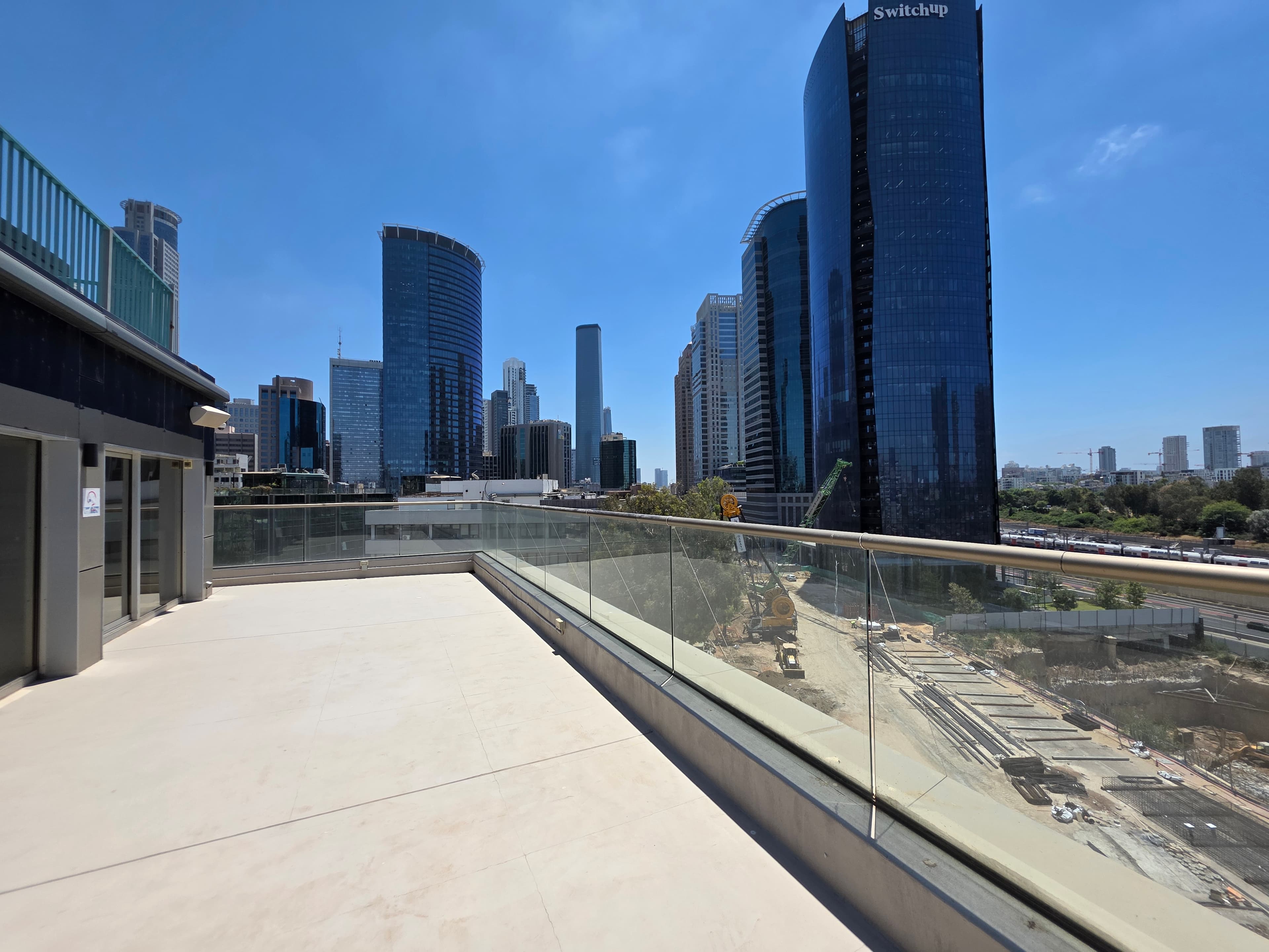 משרדים להשכרה | בניין בוטיק עם Roof Top | בורסה רמת גן - 1